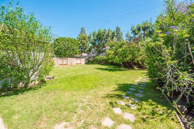 Building Photo - 20092 Bayview Ave