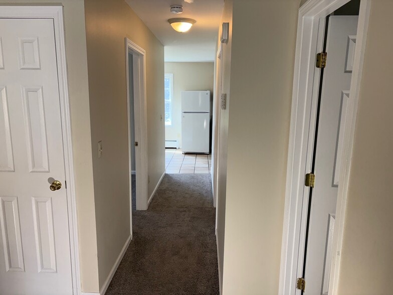 Building Photo - 10 Southview Dr