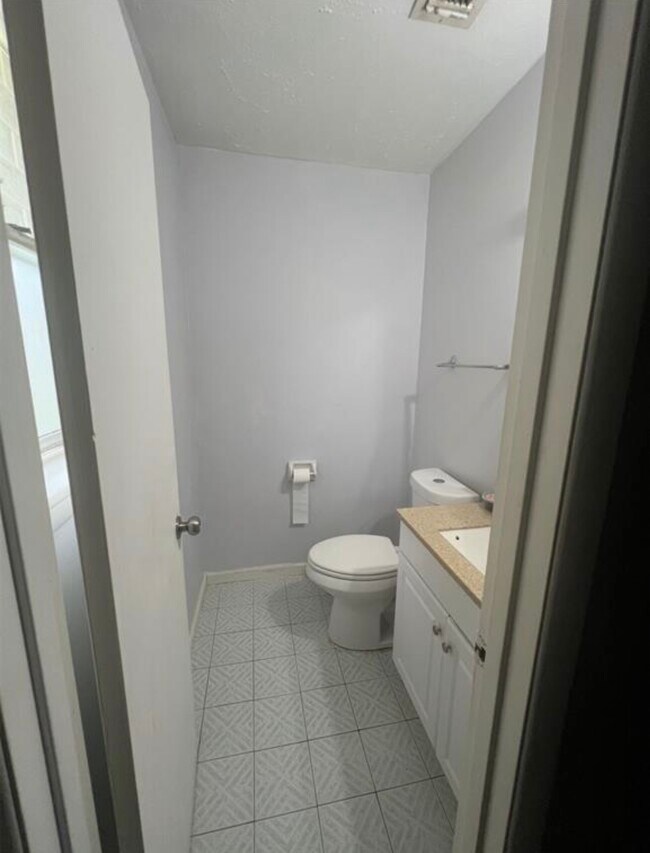 Building Photo - 805 Northbend Dr
