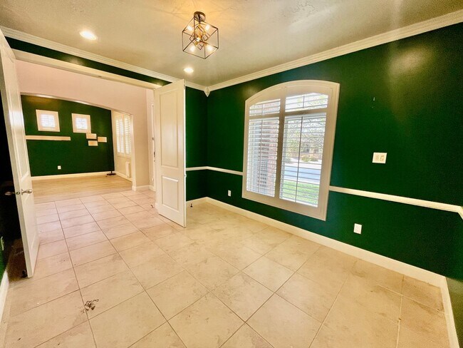 Building Photo - 436 E Paris Dr
