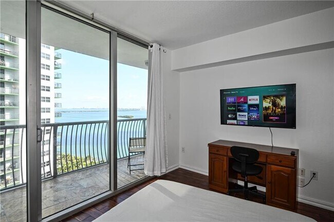 Building Photo - 1750 N Bayshore Dr