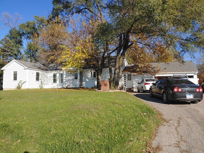Building Photo - 1N296 Kirk Rd