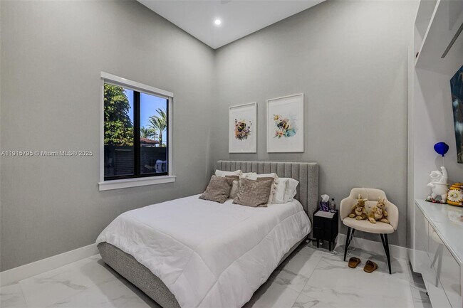 Building Photo - 250 NW 129th Ave