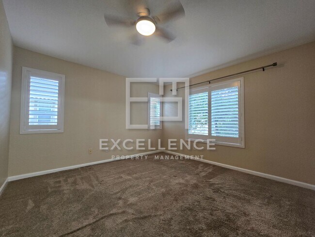Building Photo - Beautiful 2 Story Townhouse - Small Pets N...