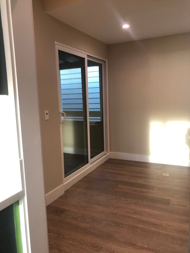 Building Photo - 2806 Ocean Dr