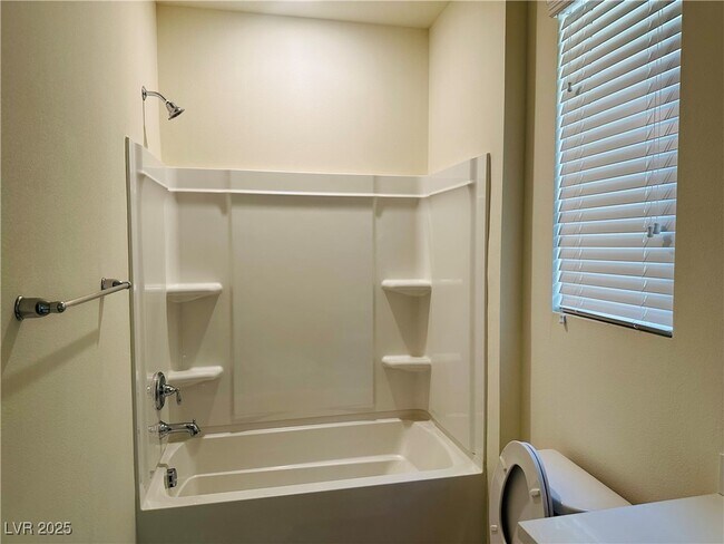 Building Photo - 10302 Kesington Dr