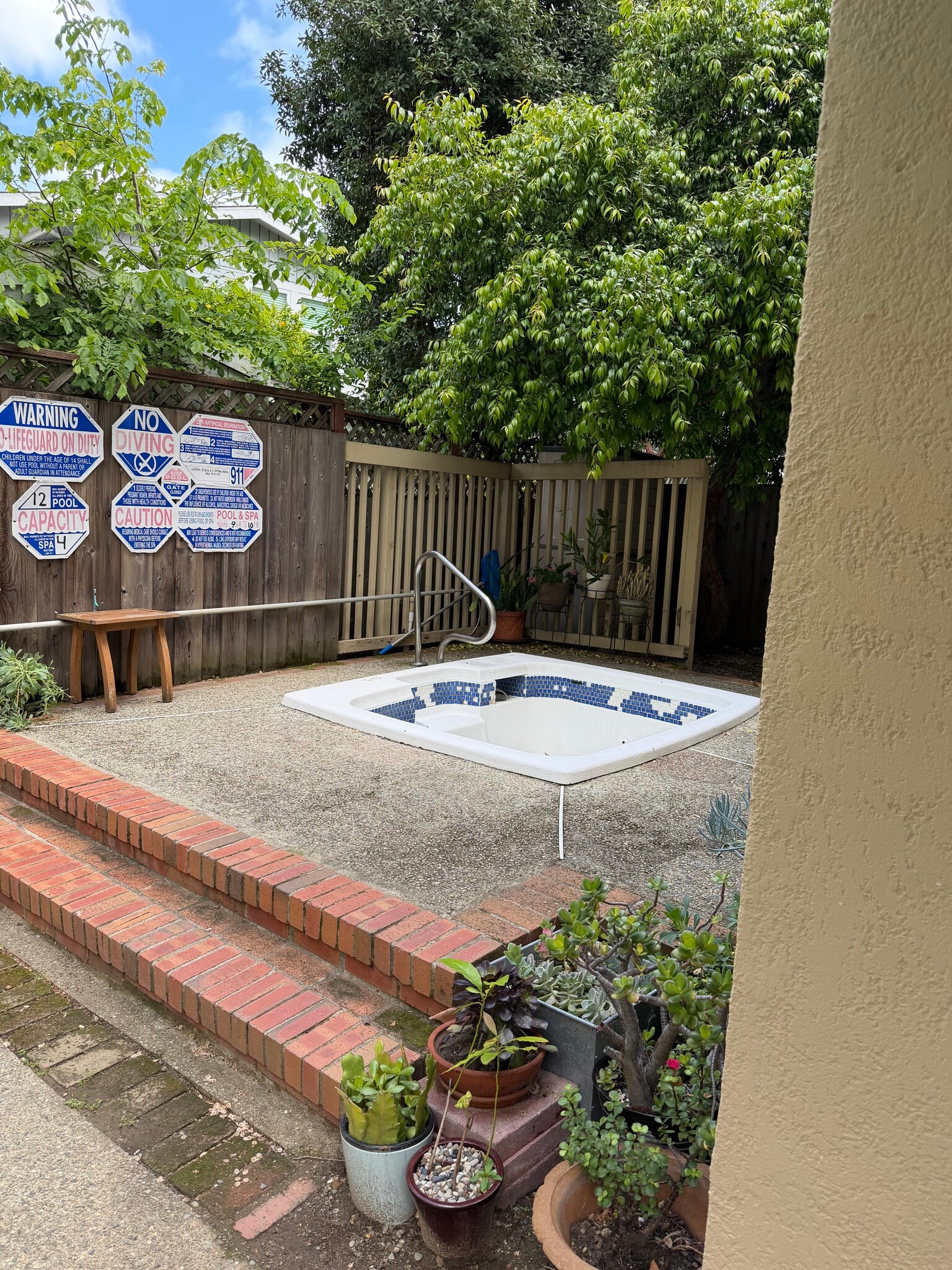 Hot Tub - 828 N El Camino Real