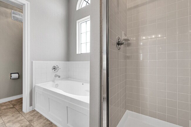 Building Photo - $2,640.95- 3 Bed, 3 Bath Townhome in Aurora with Central AC, In Unit Laundry and Patio Space!