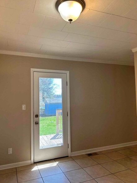 Building Photo - 201 Delwood Dr