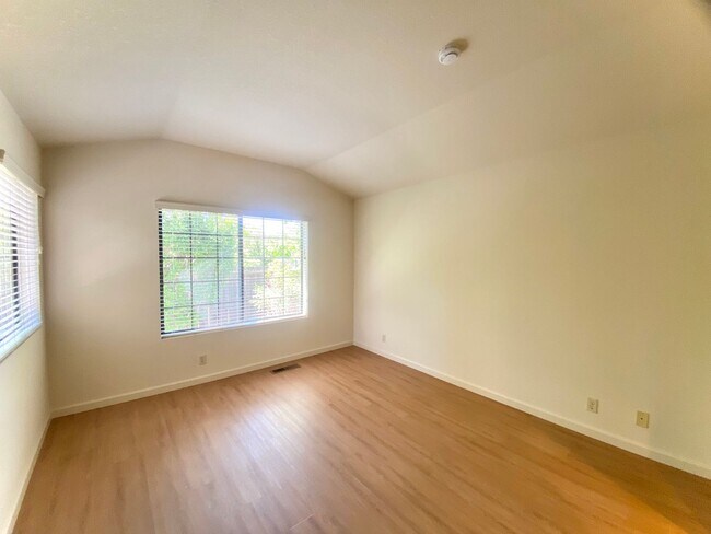 Building Photo - Large, open-concept 2-bedroom home in Mission San Jose!