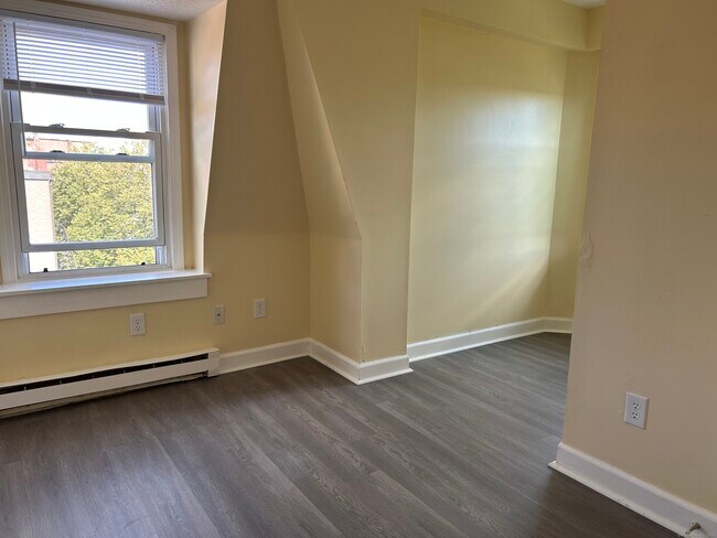 Building Photo - 96 Green St