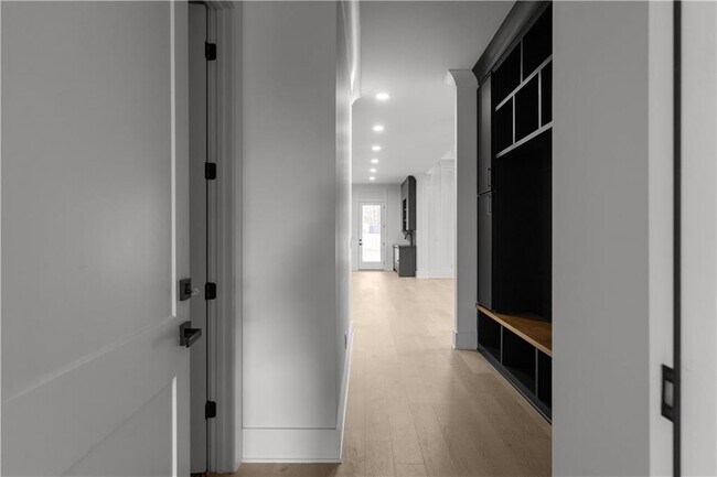 Building Photo - 409 Thunder Rd