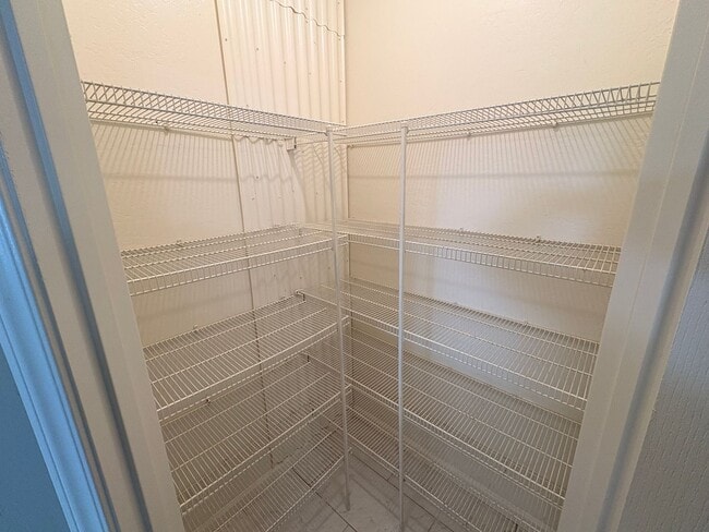 Building Photo - Lovely 5 Bedroom Home