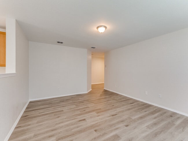 Building Photo - 1609 Castle Ridge Road