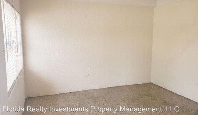 Building Photo - 827 E University Blvd