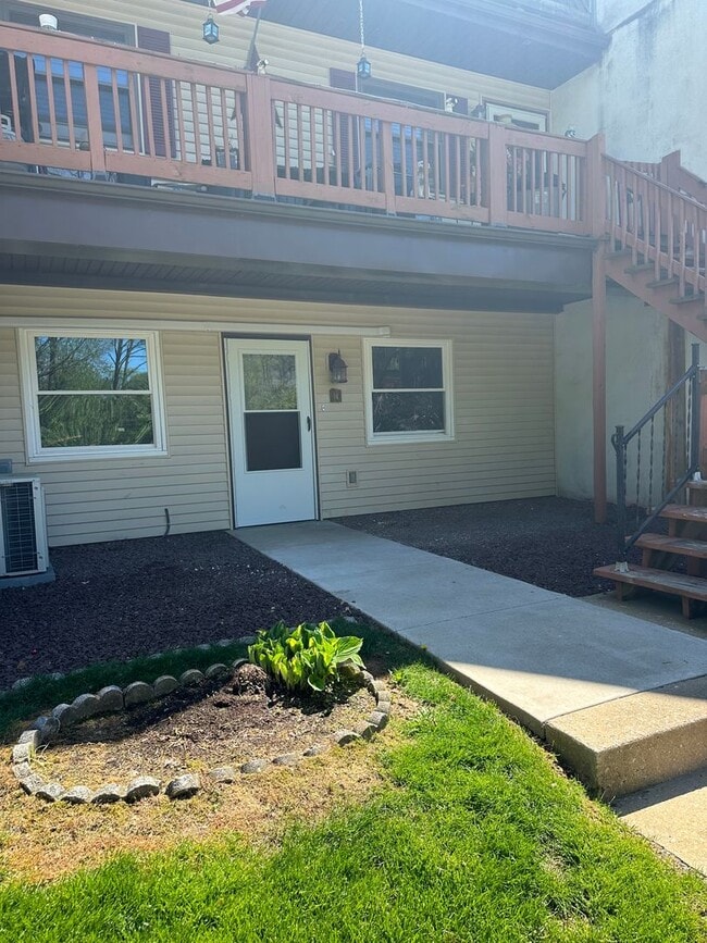 Building Photo - First Floor 1 Bedroom Hidden Valley Condo