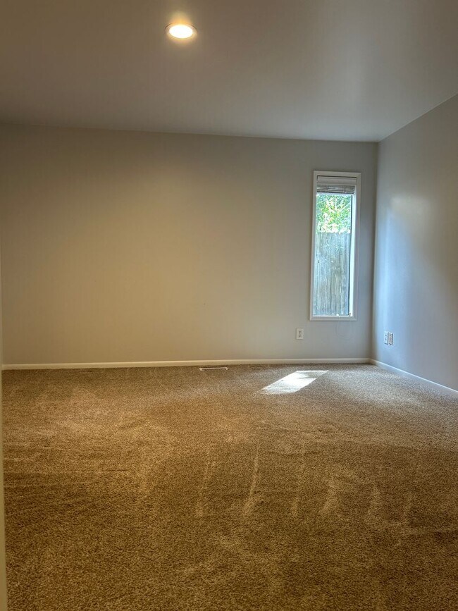 Building Photo - Houk Duplex