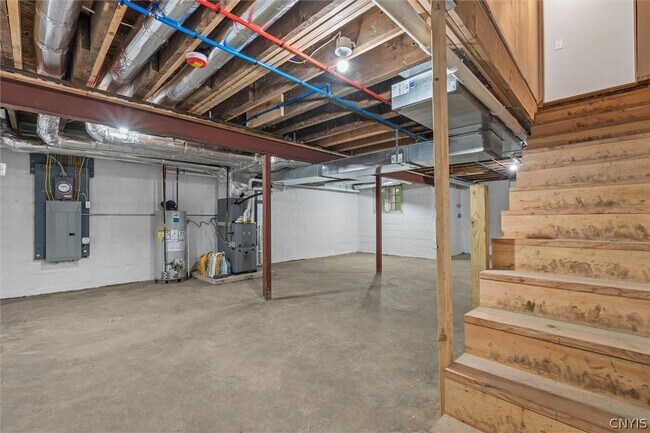 Building Photo - 106 Wellington Rd