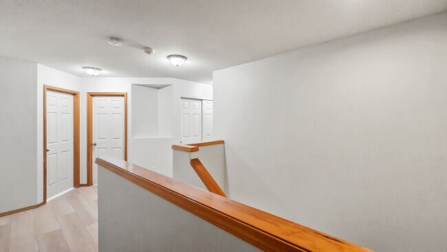 Building Photo - 5BR/3BA End Unit with Greenbelt View in Lynnwood