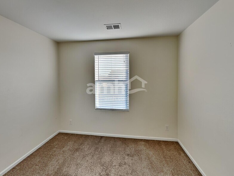 Building Photo - 5366 N Laredo St