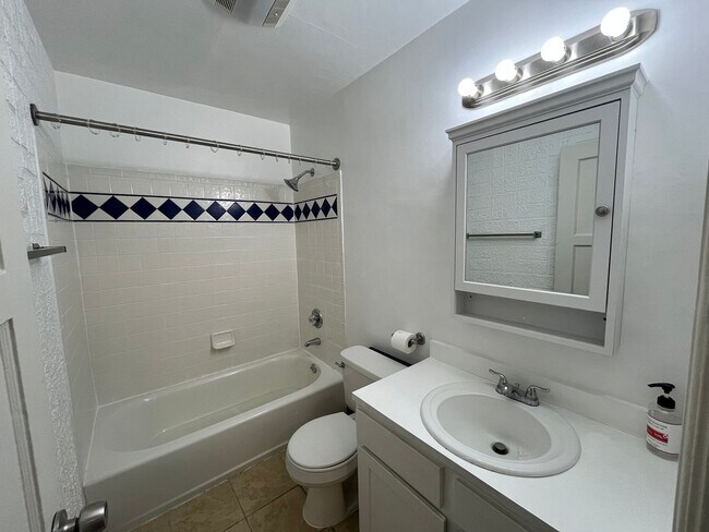 Building Photo - Charming 3-Bedroom Home with Bonus Room in Prime Beaverton Location Cedar Hills Neighborhood!!!