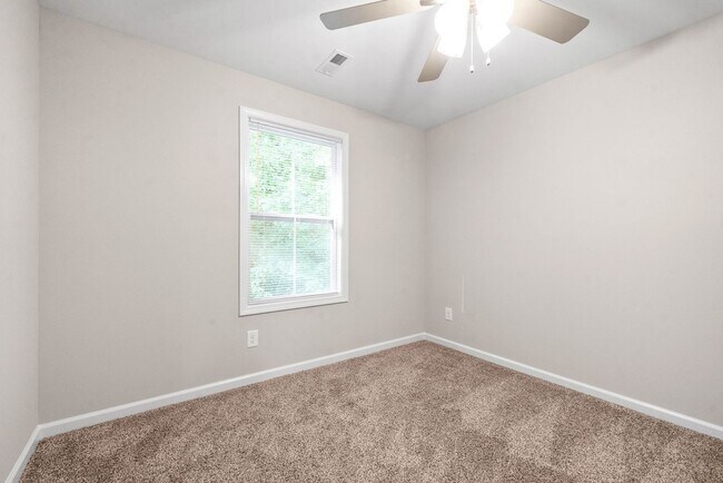 Building Photo - Beautiful 3 Bedroom Home For Rent Near Downtown Clarksville!