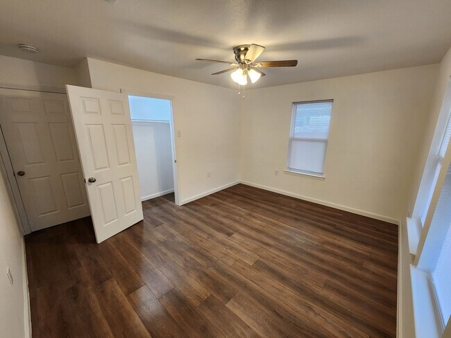 Building Photo - MODERN DECORATED HOUSE | 4 BEDROOM | 2 BATH | COVERED PATIO | CASITA WITH KITCHEN, BATH & LAUNDRY