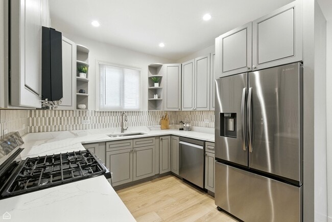 Building Photo - 1024 S Ridgeland Ave