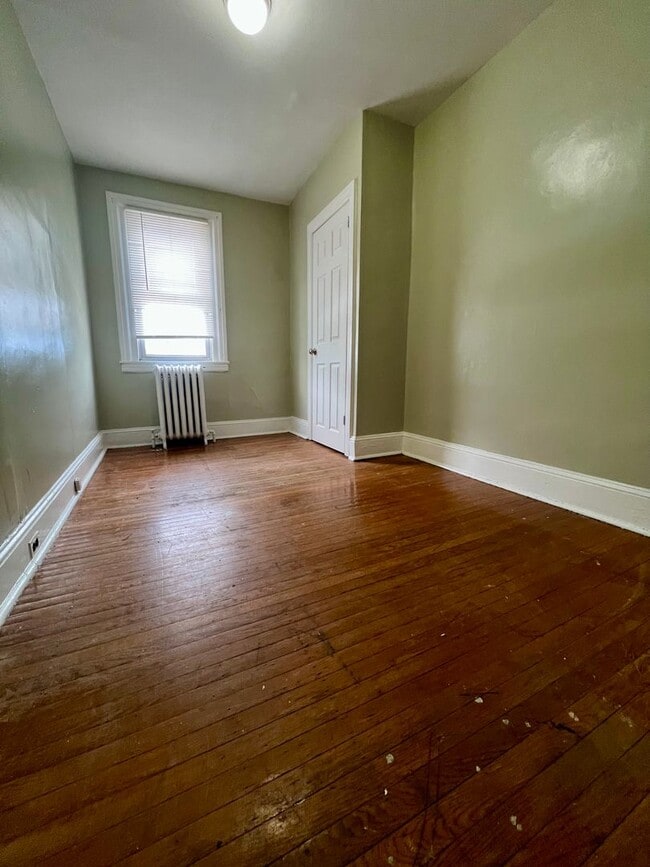 Building Photo - Gorgeous 4-Bedroom Twin Home in Upper Darby! Available NOW!