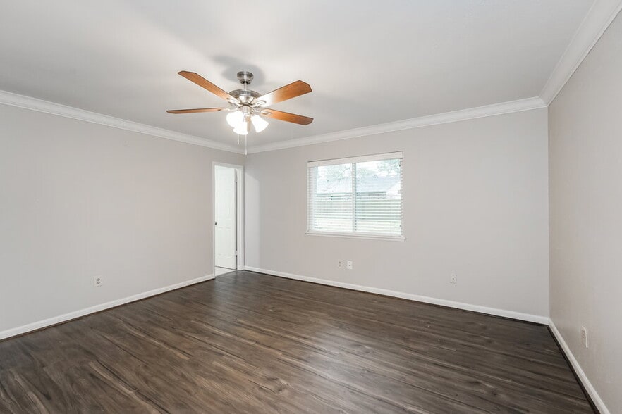 Building Photo - 2839 Canary Ln