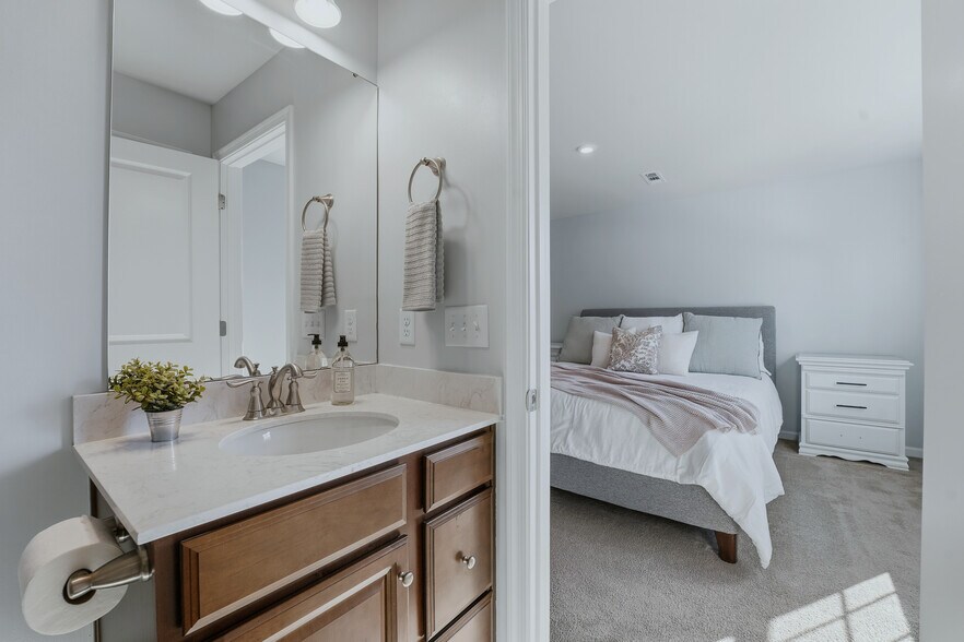 Building Photo - 838 Dean Dr