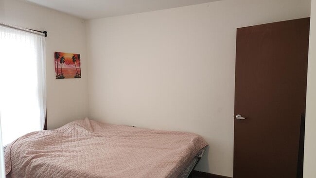 Building Photo - 8174 Birdsnest Dr