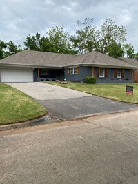 Building Photo - Executive Home in Wilemans Belle Isle