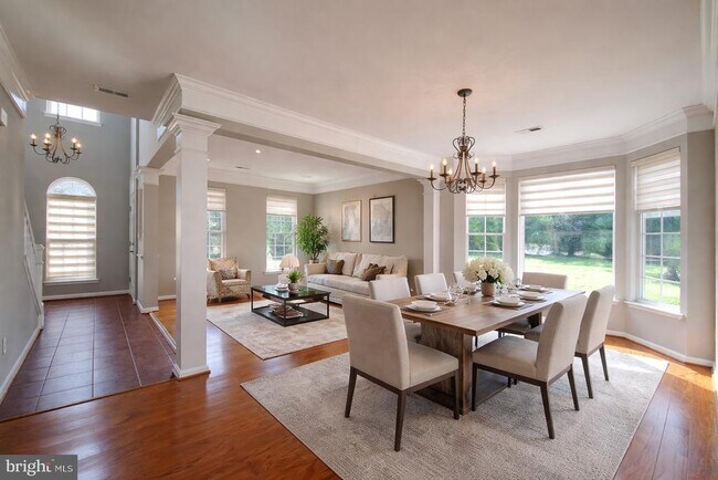 Building Photo - 12314 Tanalian Falls Ln