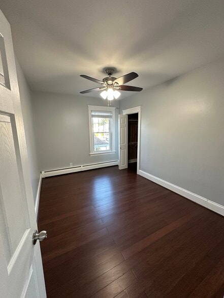 Building Photo - 213 Bucklin St