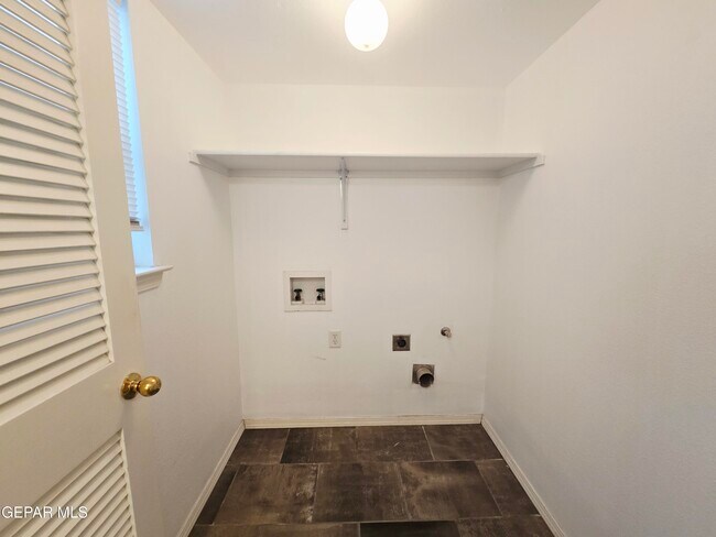 Building Photo - 1504 Bill Mueller Pl