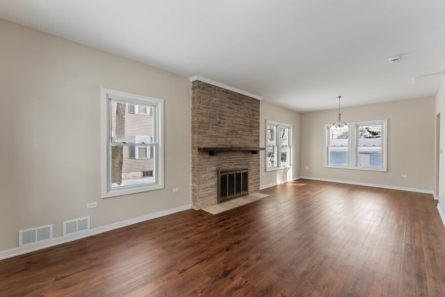 Building Photo - 125 S Main St