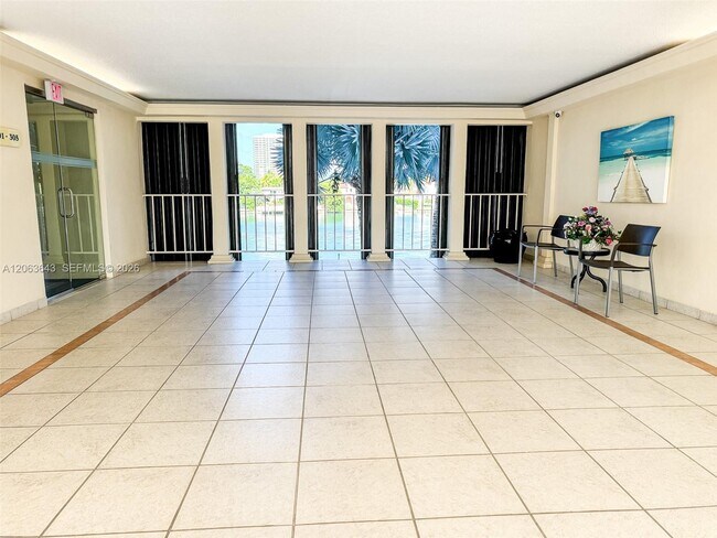Building Photo - 10101 E Bay Harbor Dr