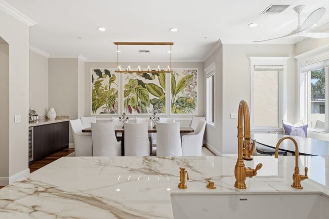 Building Photo - 921 Osceola Dr