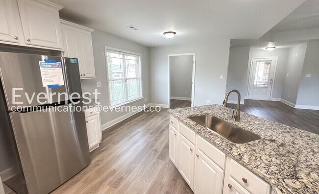 Building Photo - Charming Home with Fenced Yard and Attached Garage | Pet Friendly | Available Soon!