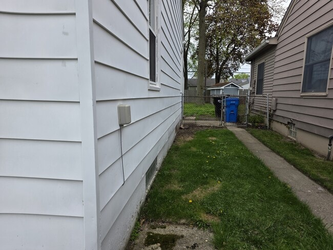 Building Photo - 26051 Alger St