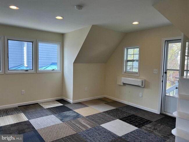 Building Photo - 2237 N Wakefield St