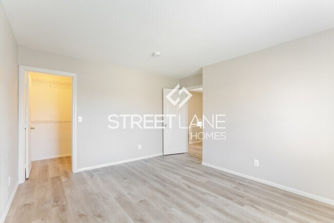 Building Photo - NOW OFFERING FIRST FULL MONTH FREE!