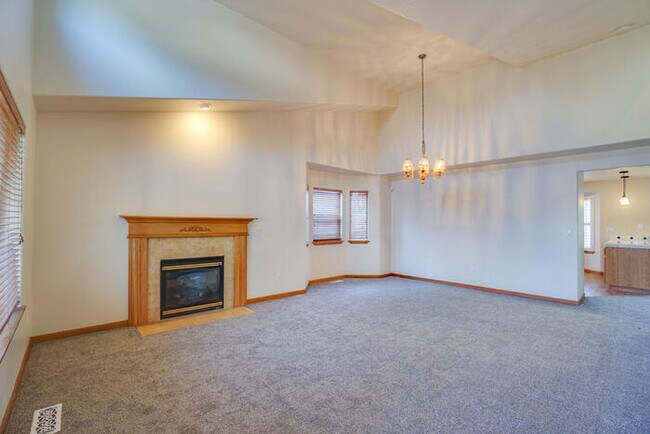 Building Photo - BEAUTIFUL FOUR BEDROOM IN CAMAS