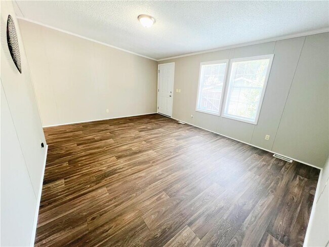 Building Photo - 325 Washington Dr