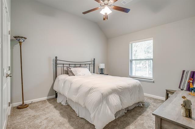 Building Photo - 404 Lacey Oak Ct