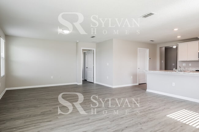 Building Photo - Move-in ready for new residents!