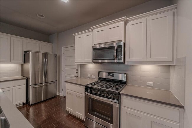 Building Photo - 13800 Lyndhurst St