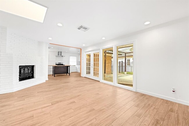 Building Photo - 10166 Hanka Dr