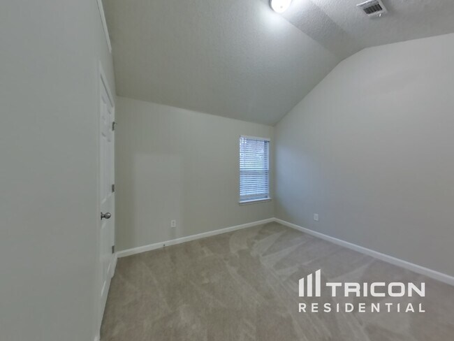 Building Photo - 340 Wekiva Ct